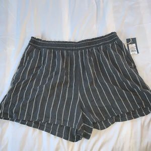 Striped Shorts w. pockets